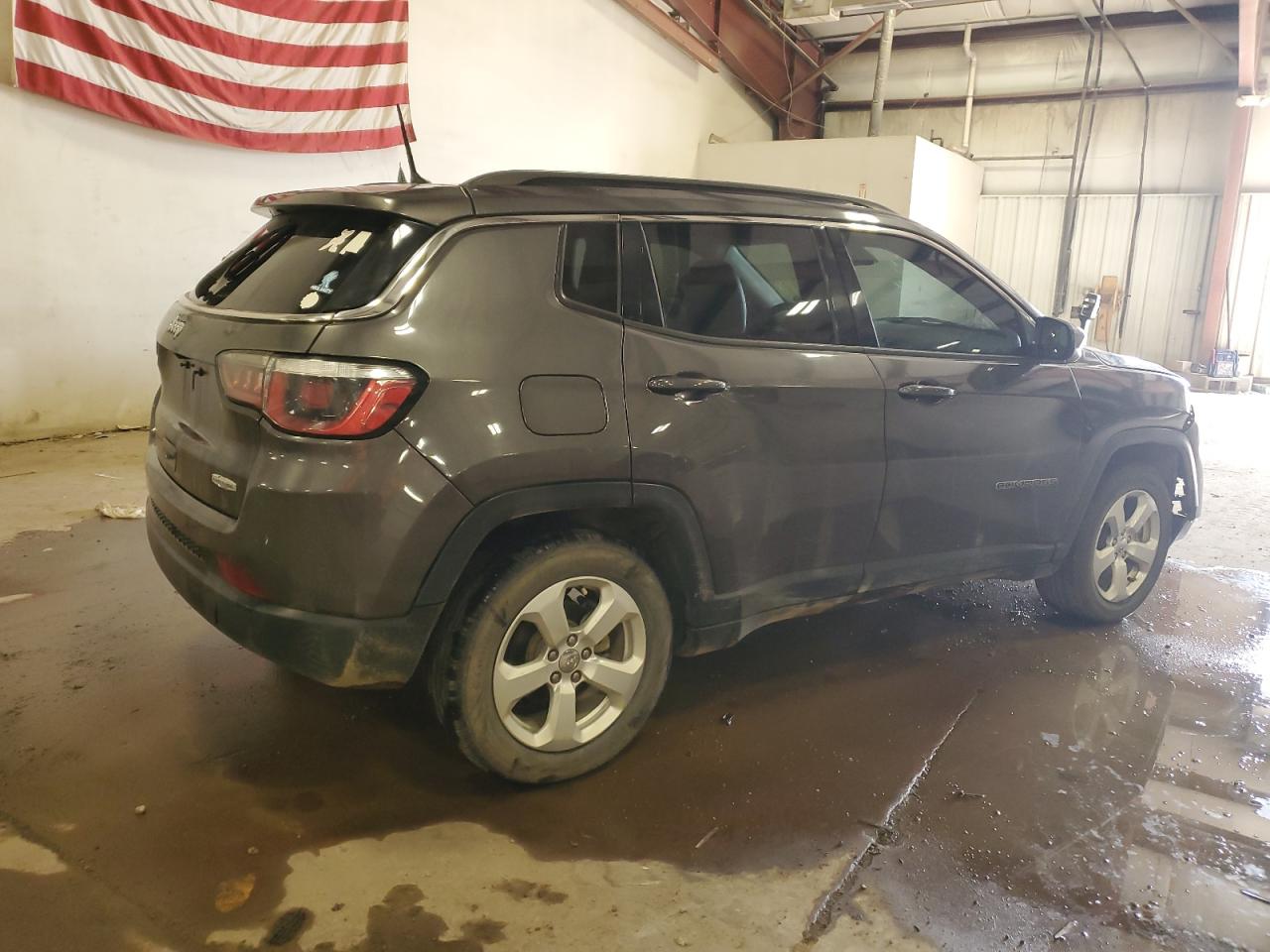 VIN 3C4NJCBB2JT268040 2018 JEEP COMPASS no.3