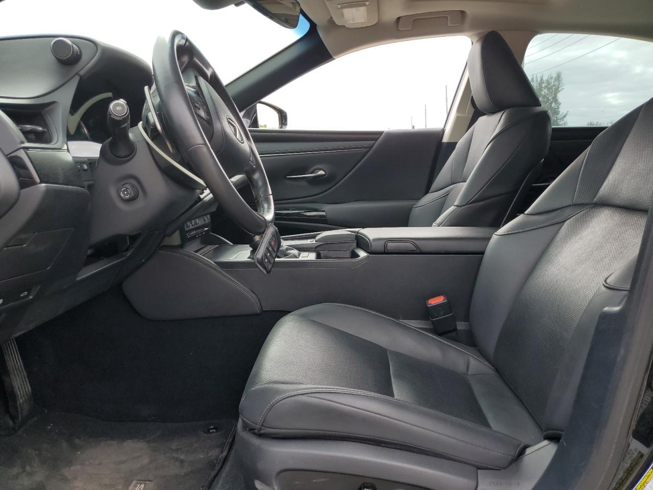 2022 Lexus ES - Image 7