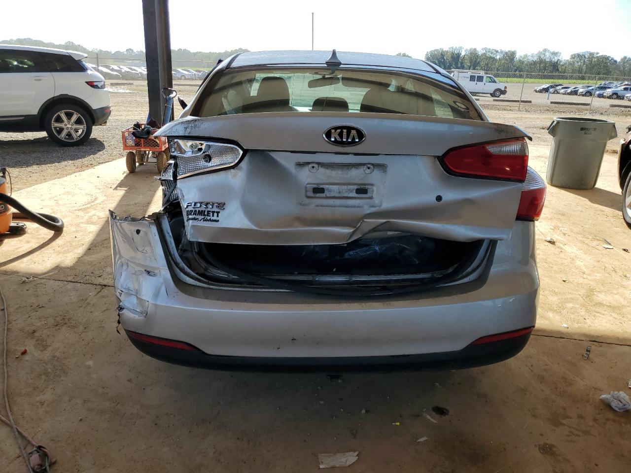 VIN KNAFK4A6XF5427757 2015 KIA FORTE no.6