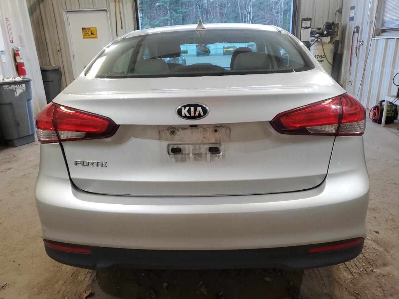 VIN 3KPFK4A75JE283558 2018 KIA FORTE no.6