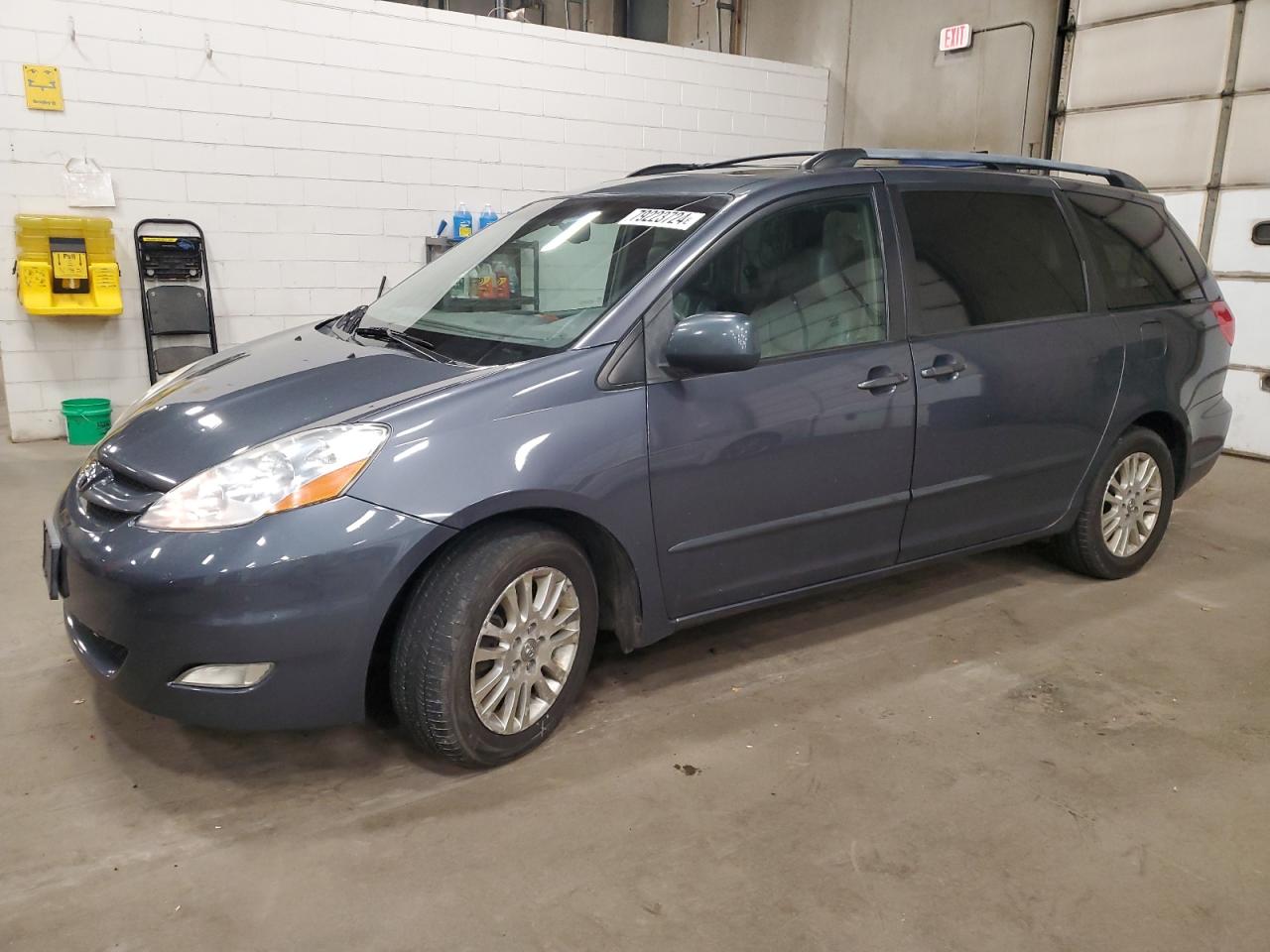 2008 Toyota Sienna - Image 1
