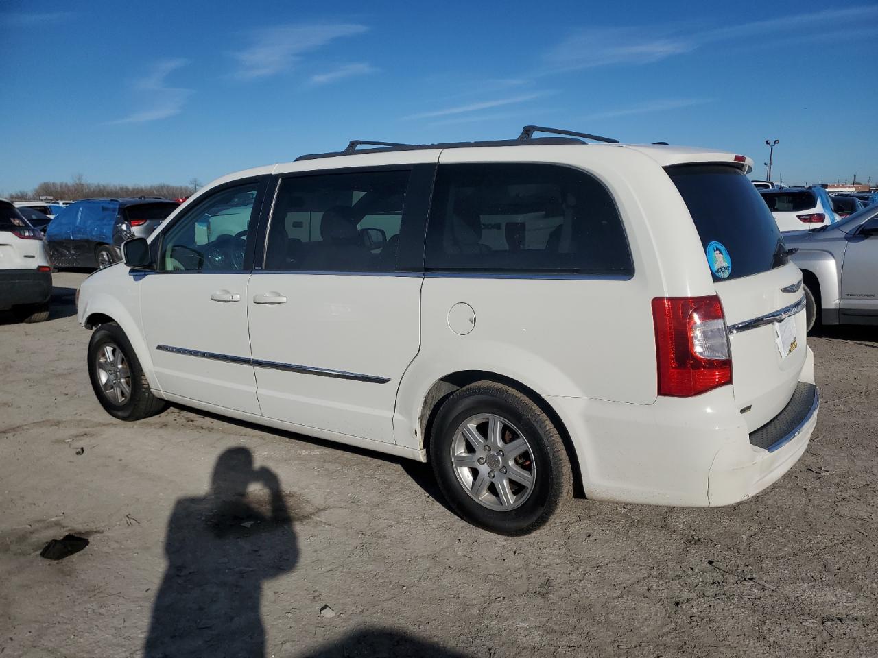 2013 Chrysler Town & Country - Image 2