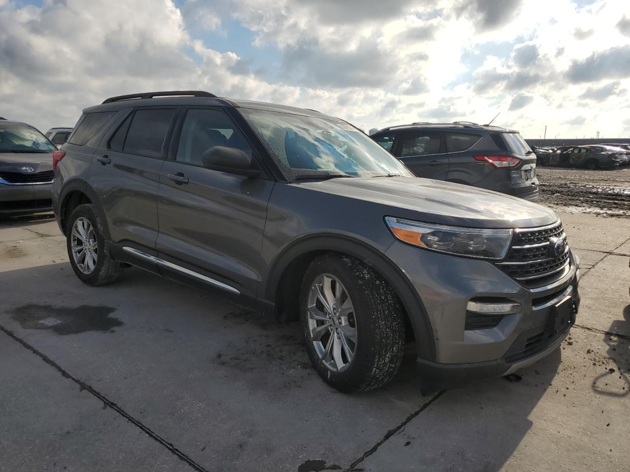 2021 Ford Explorer - Image 4