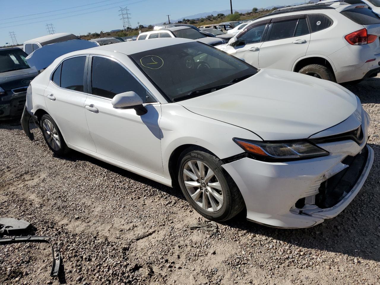 VIN JTNB11HK6J3022758 2018 TOYOTA CAMRY no.4