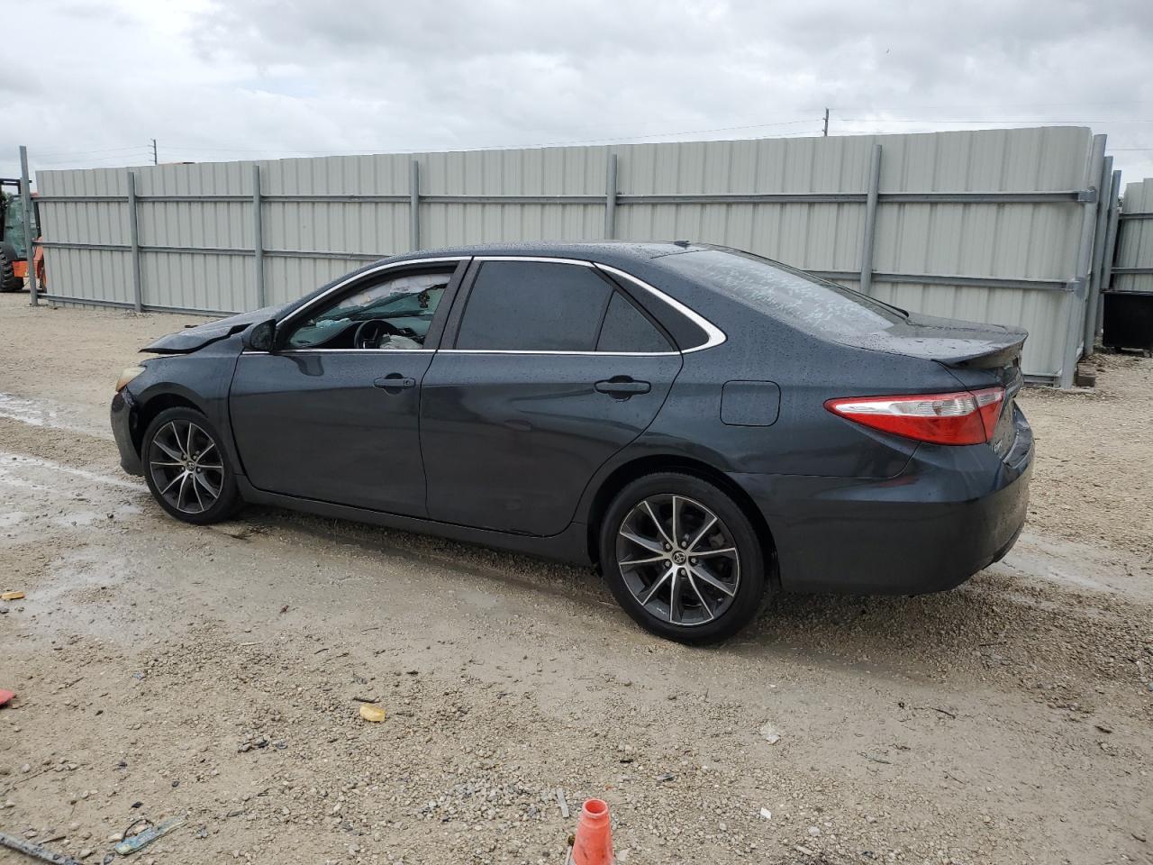 VIN 4T1BF1FK6FU084229 2015 TOYOTA CAMRY no.2