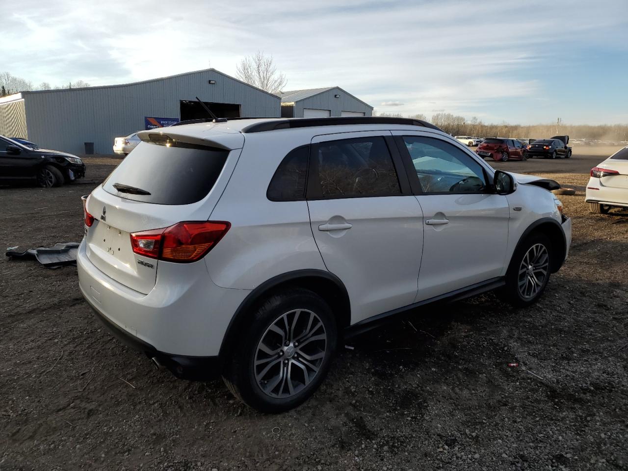 2016 Mitsubishi Outlander - Image 3