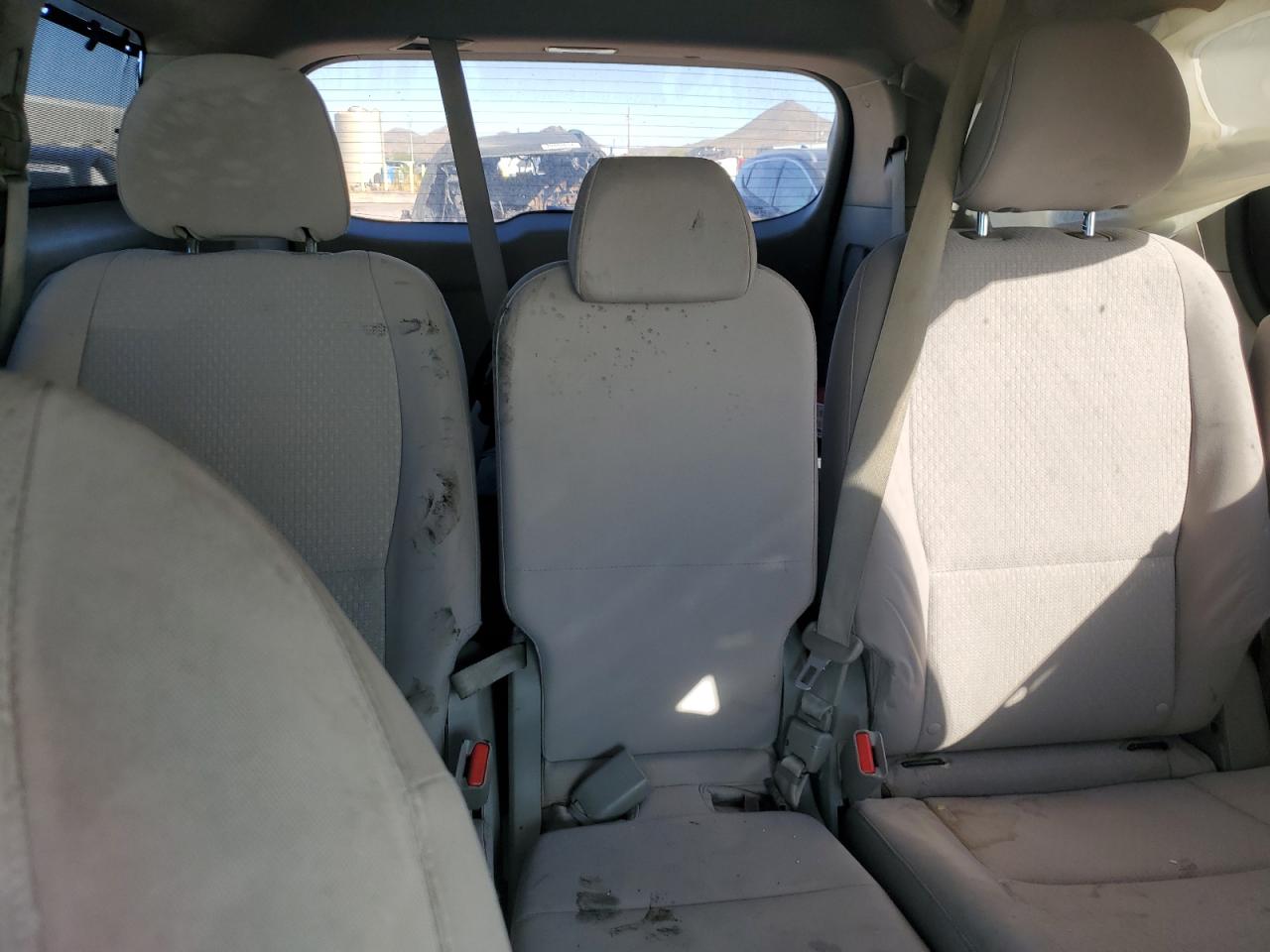 2016 Kia Sedona - Image 10