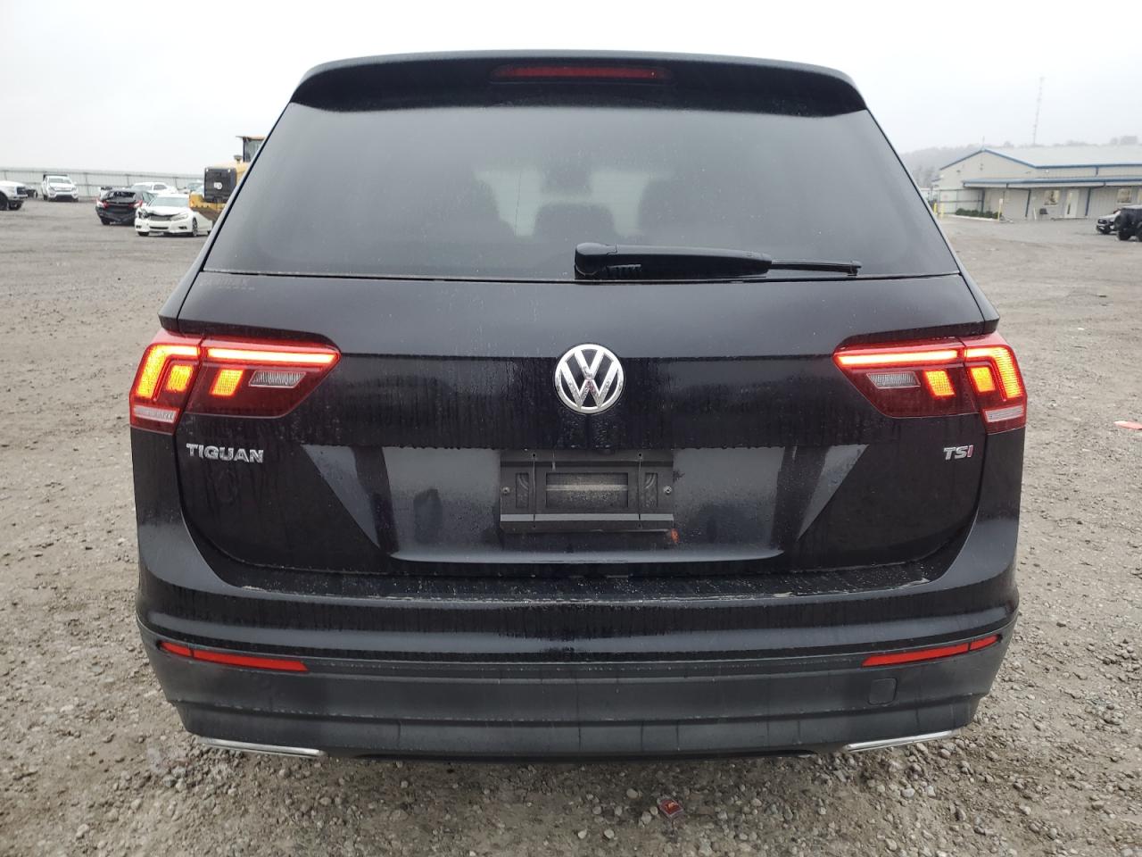 2018 Volkswagen Tiguan - Image 6