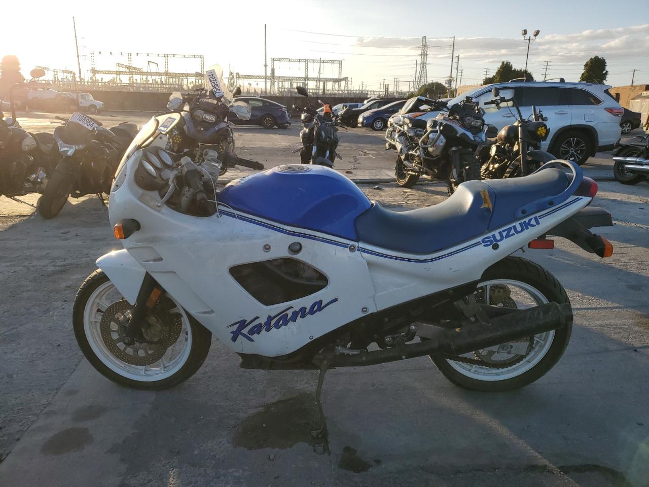 1988 Suzuki Gsx600 F VIN: JS1GN72A7J2104922 Lot: 81173924