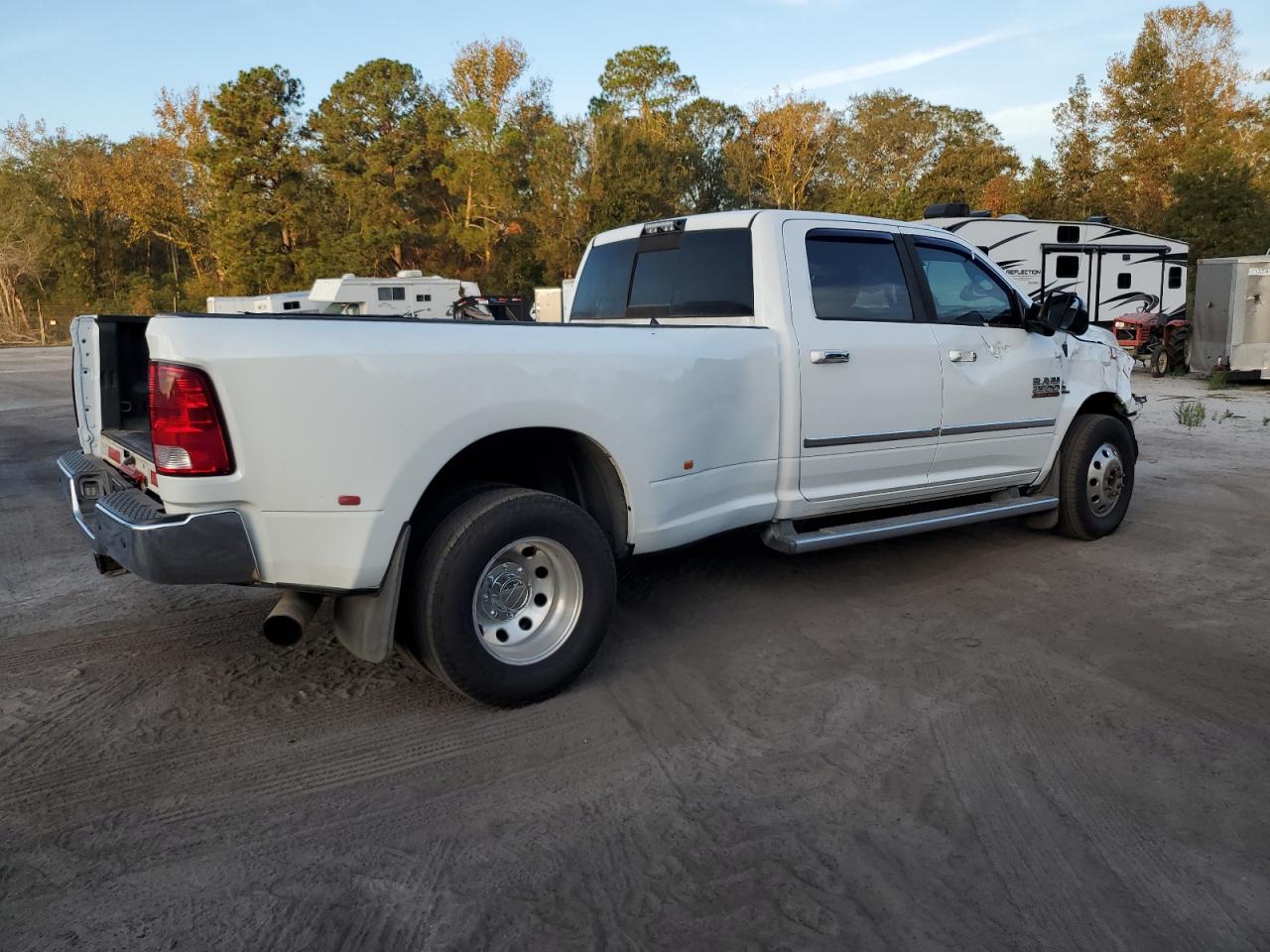 2015 RAM 3500 - Image 3
