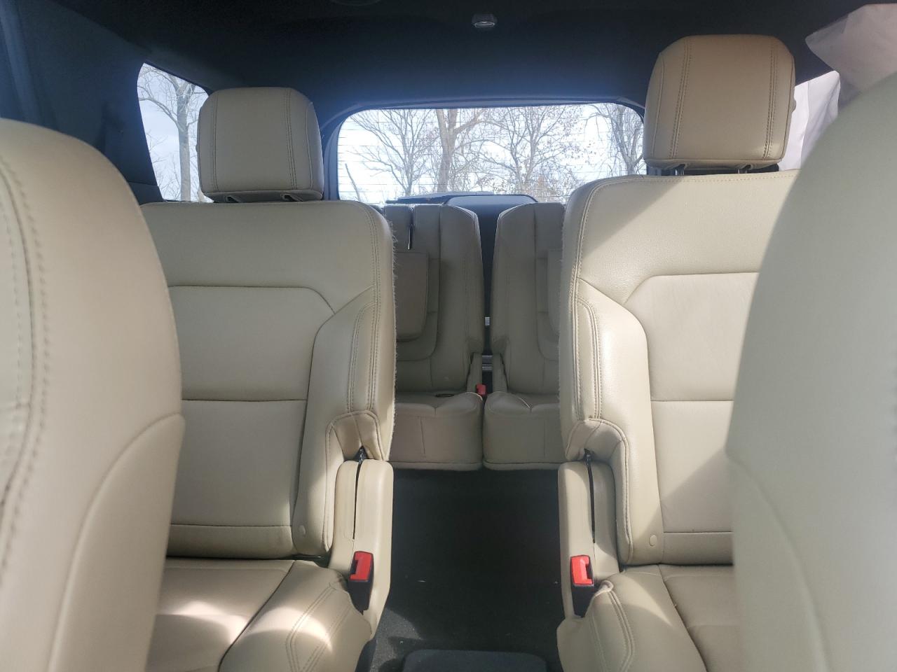 2016 Ford Explorer - Image 10