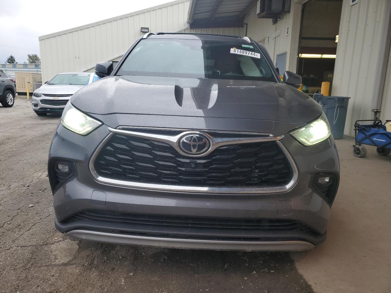 2022 Toyota Highlander - Image 5