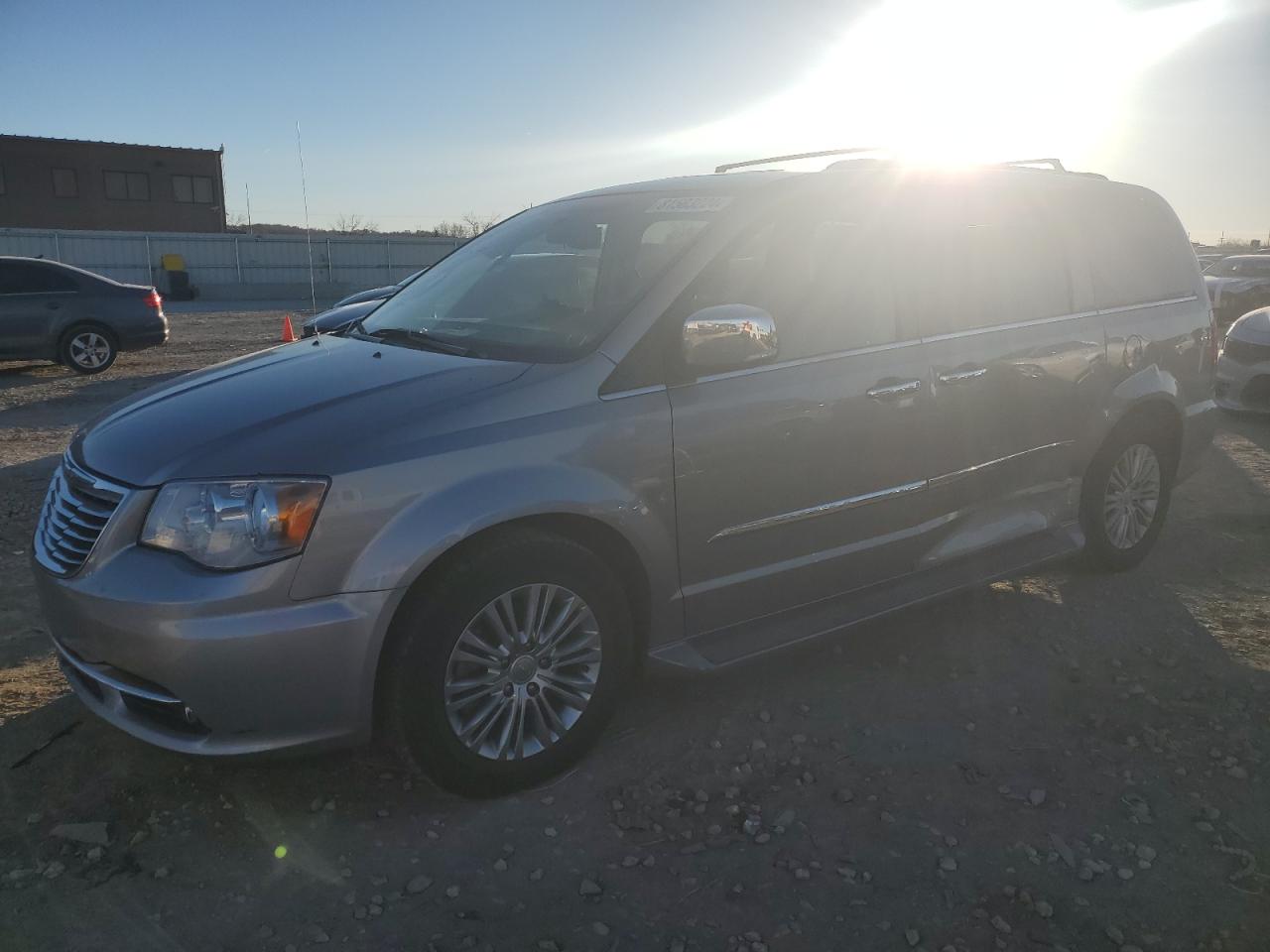 2016 Chrysler Town & Country Touring L на продаже в Kansas City, KS - Side