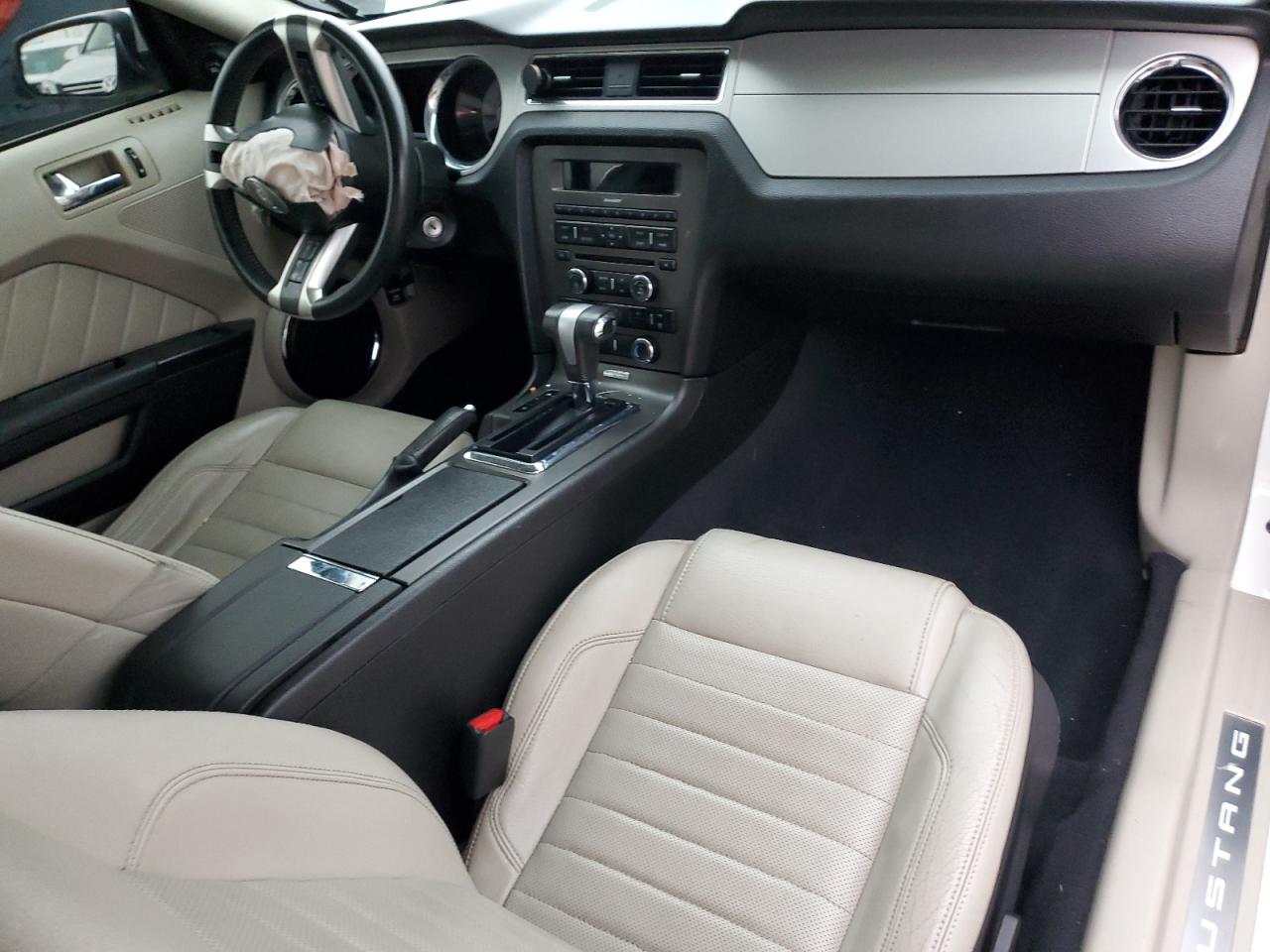 2010 Ford Mustang - Image 8