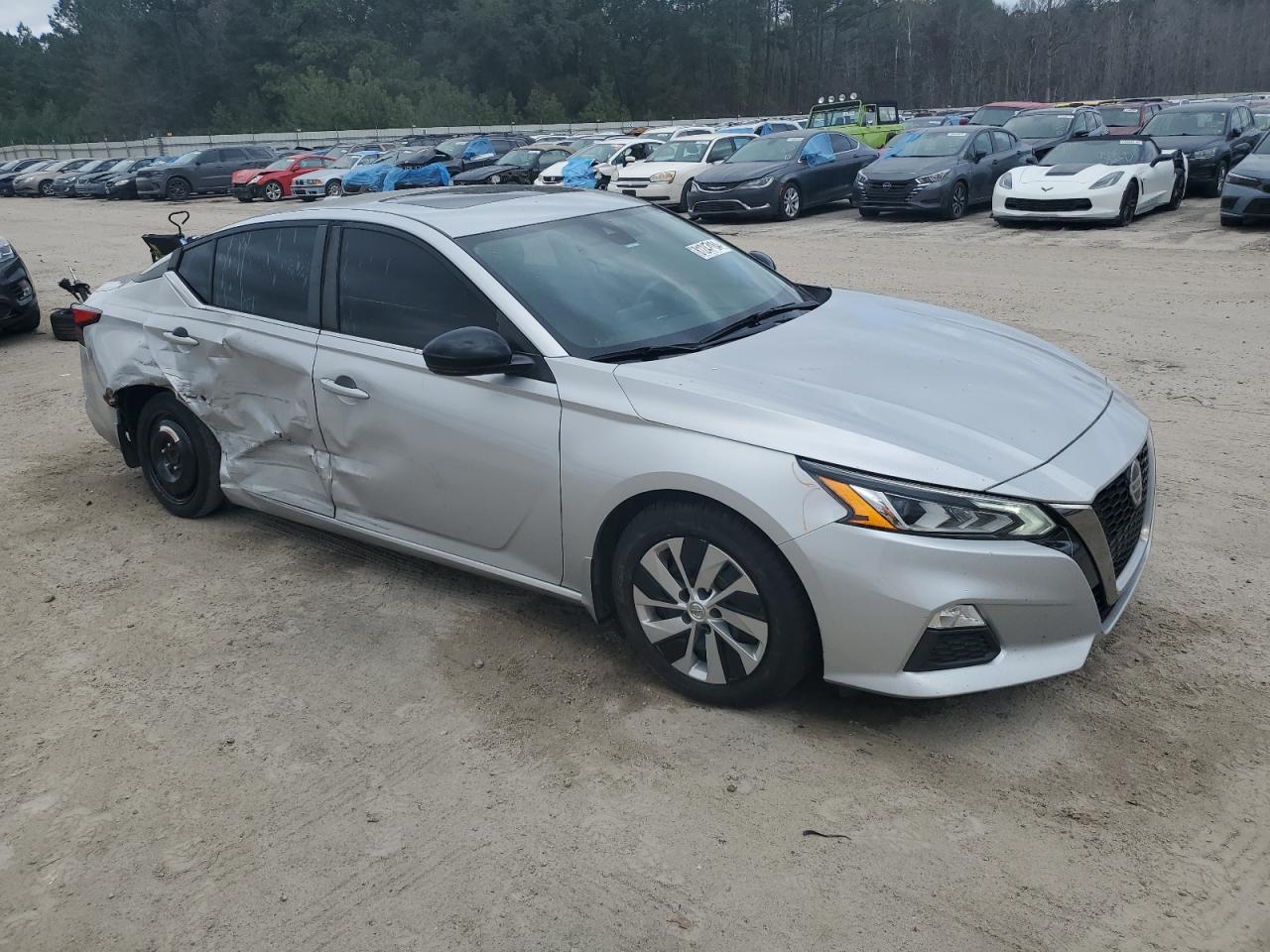 2020 Nissan Altima - Image 4