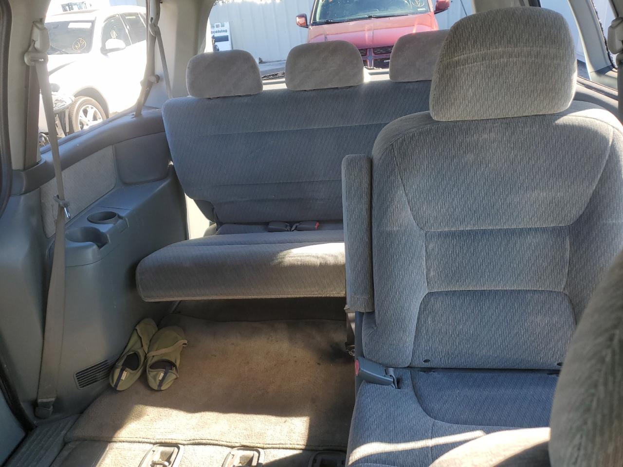 2004 Honda Odyssey - Image 10