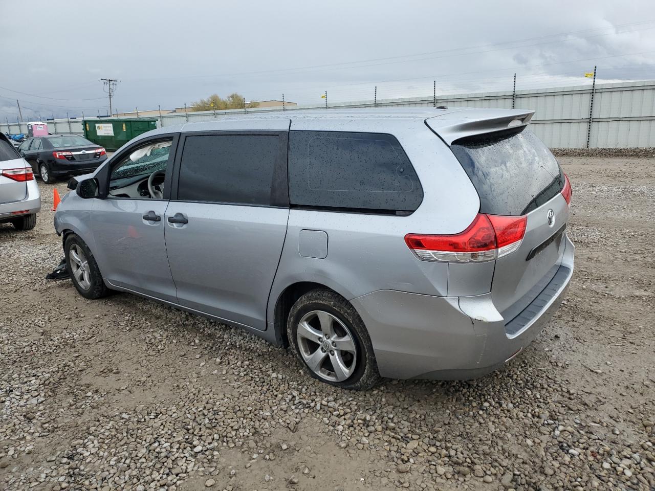 2014 Toyota Sienna - Image 2