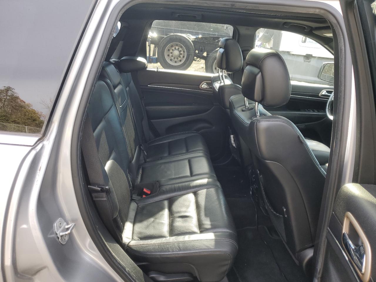 2014 Jeep Grand Cherokee - Image 11