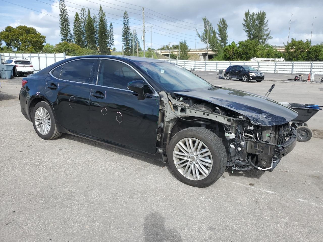 2015 Lexus ES - Image 4