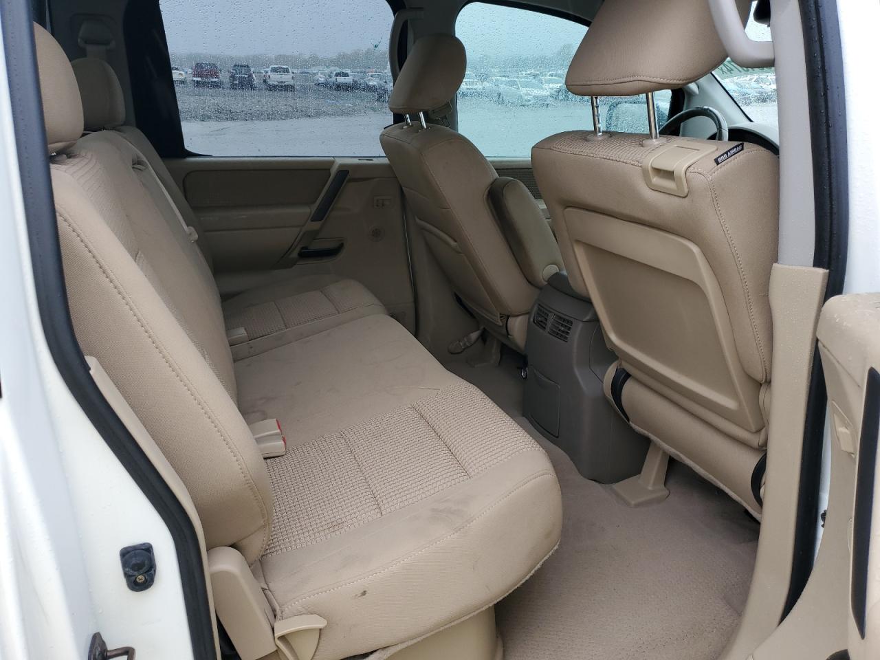 2010 Nissan Titan - Image 10