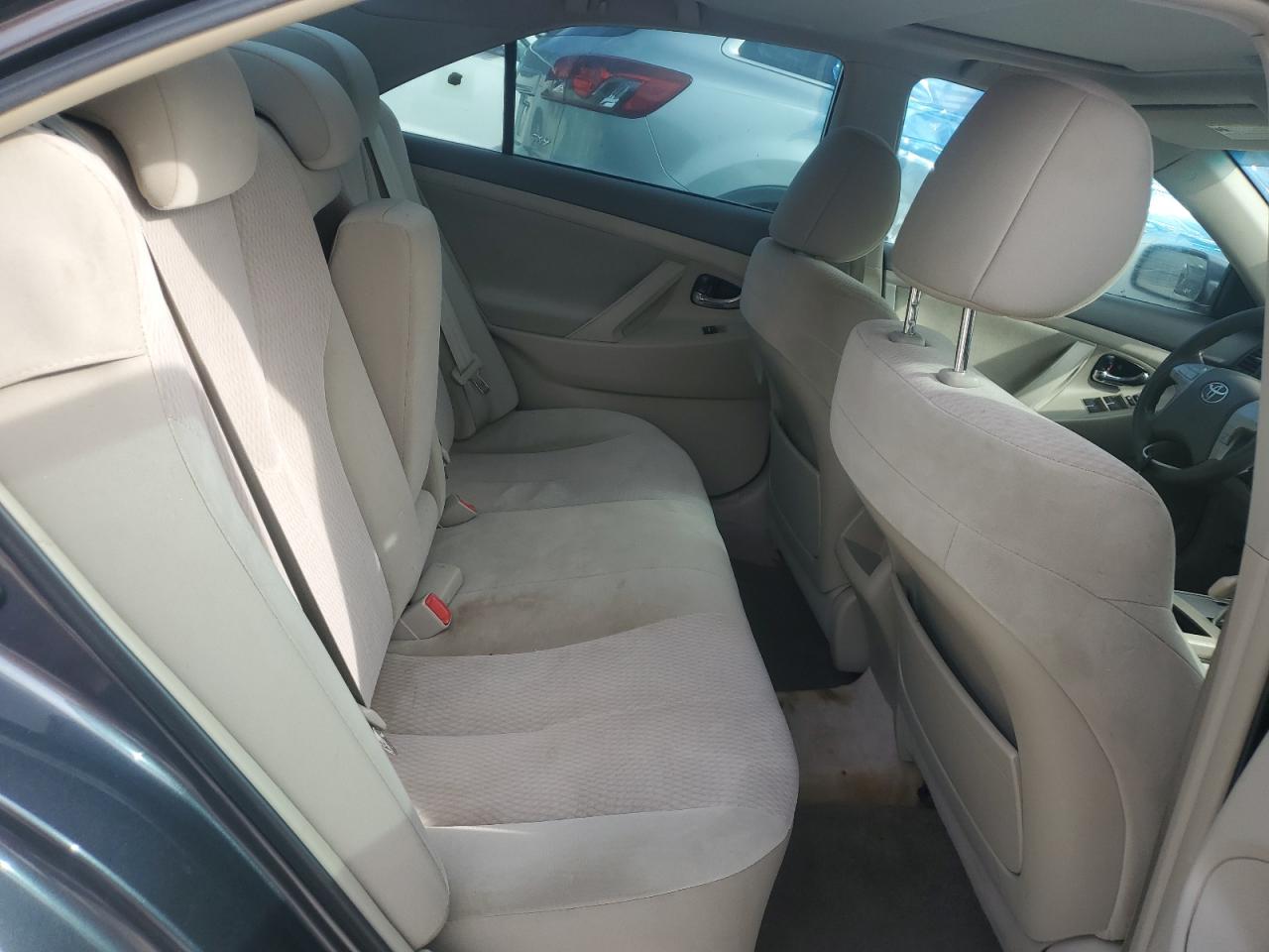 2011 Toyota Camry - Image 10