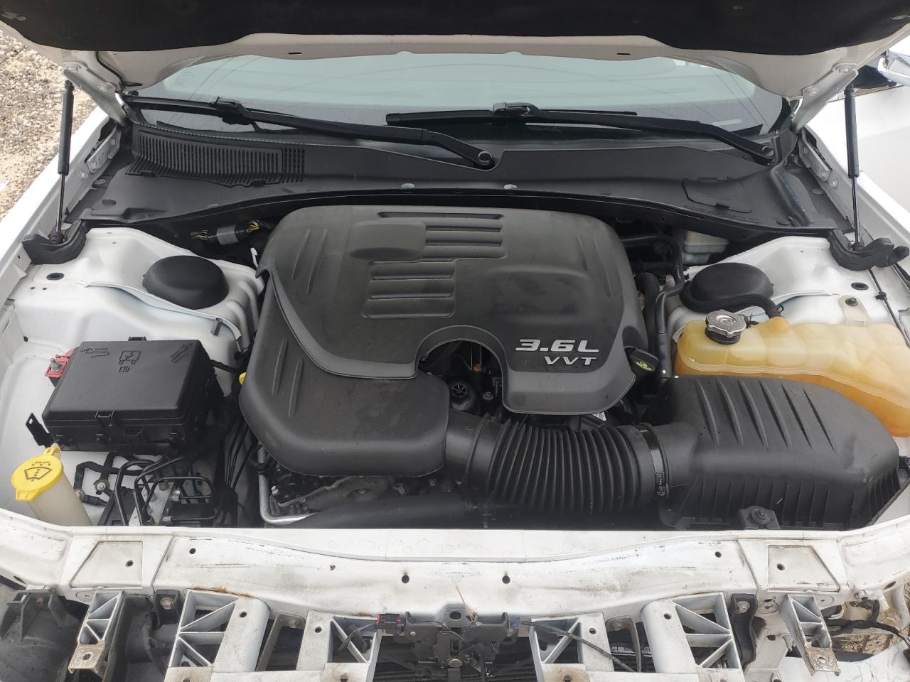 2014 Chrysler 300 - Image 11