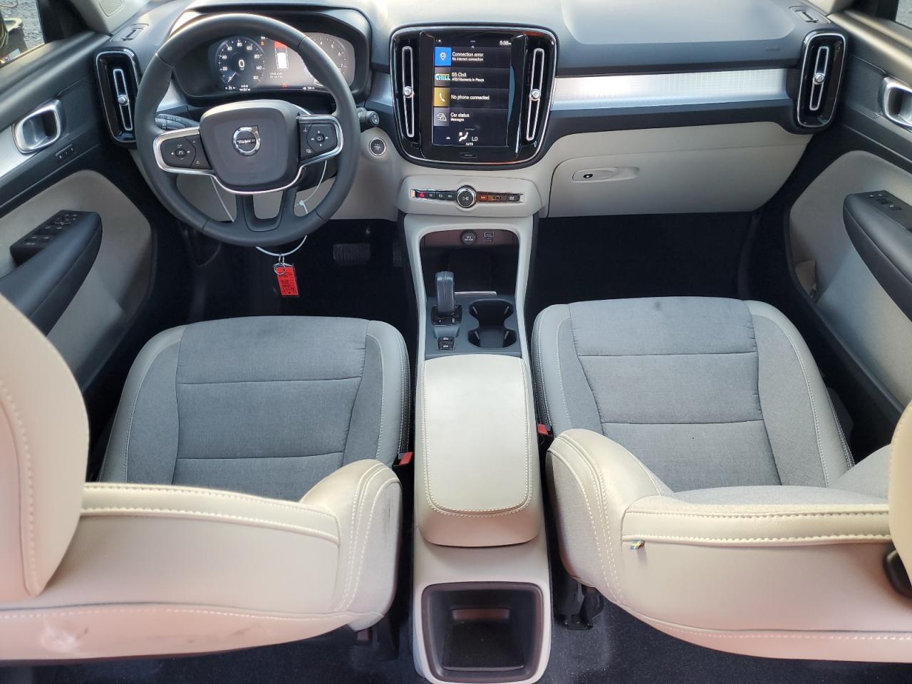 2020 Volvo XC40 - Image 8