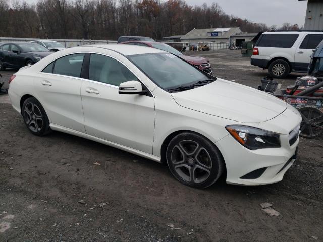 Sedans MERCEDES-BENZ CLA-CLASS 2014 Biały