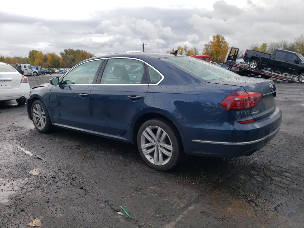2018 Volkswagen Passat - Image 2