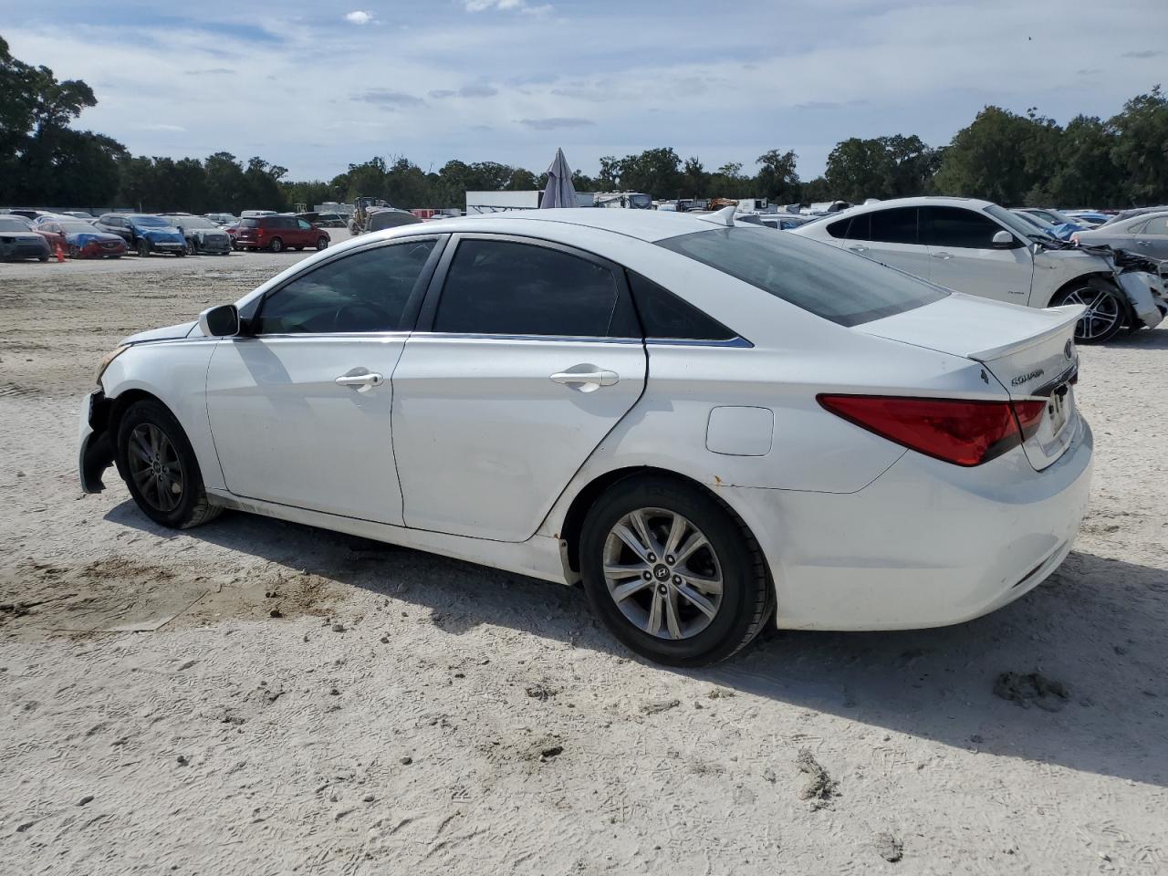 2011 Hyundai Sonata - Image 2