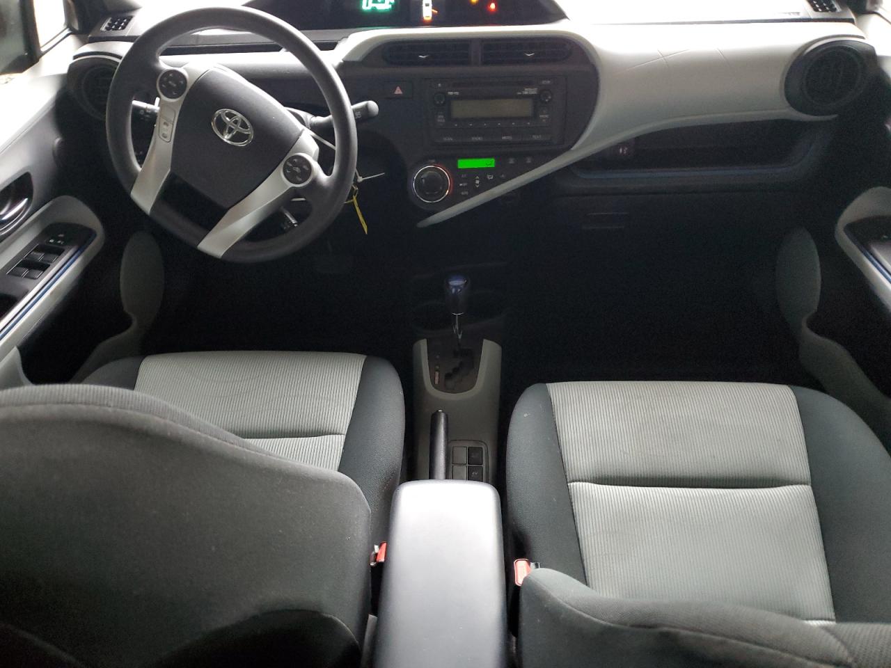 2012 Toyota Prius - Image 8