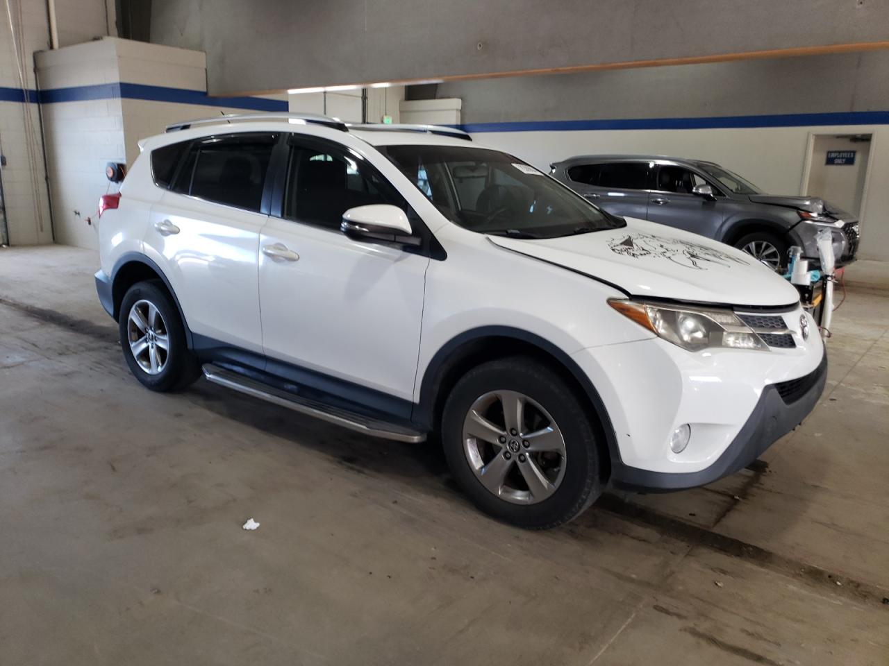 2015 Toyota RAV 4 - Image 4