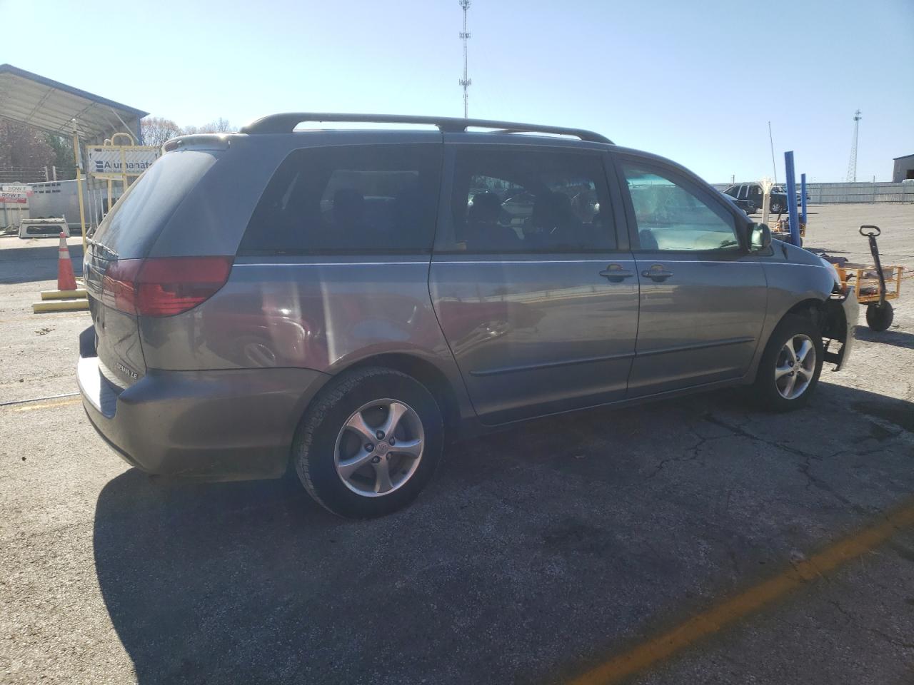 2005 Toyota Sienna - Image 3