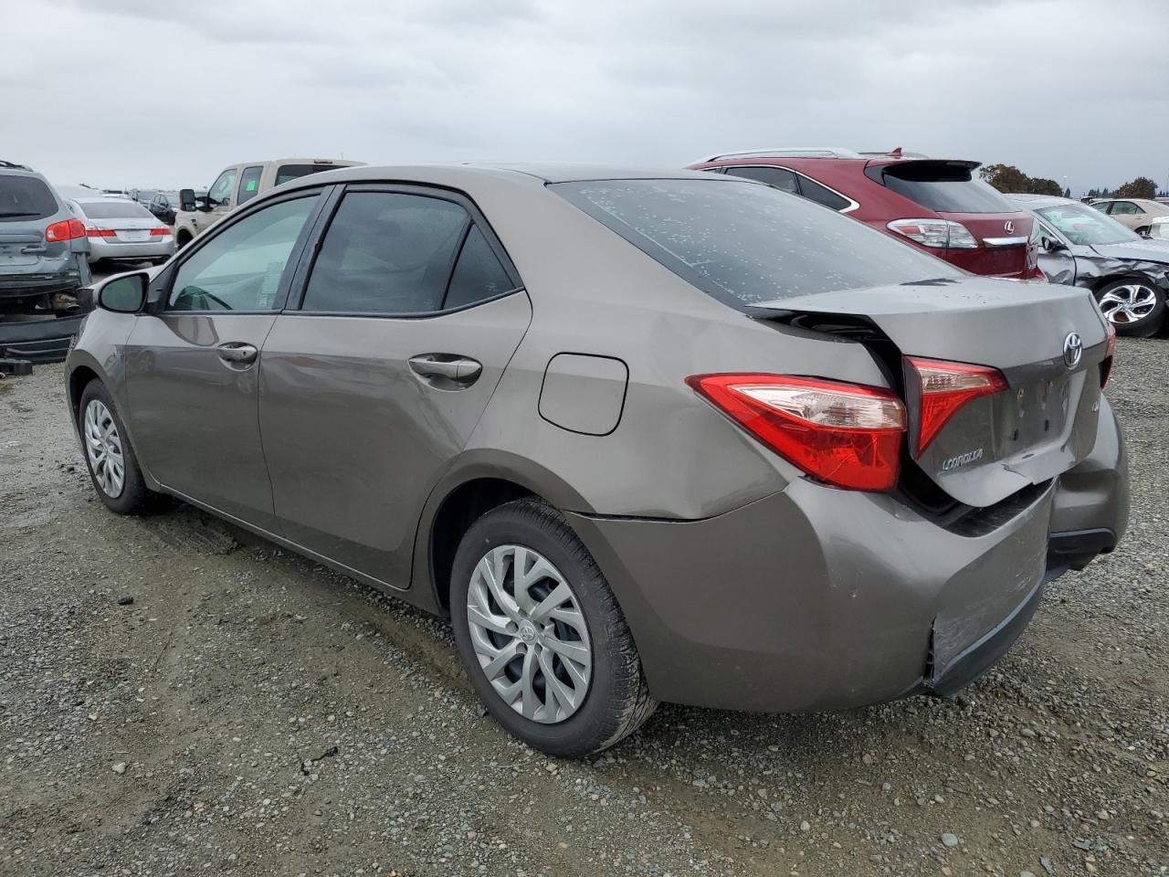 VIN 2T1BURHE7JC000909 2018 TOYOTA COROLLA no.2