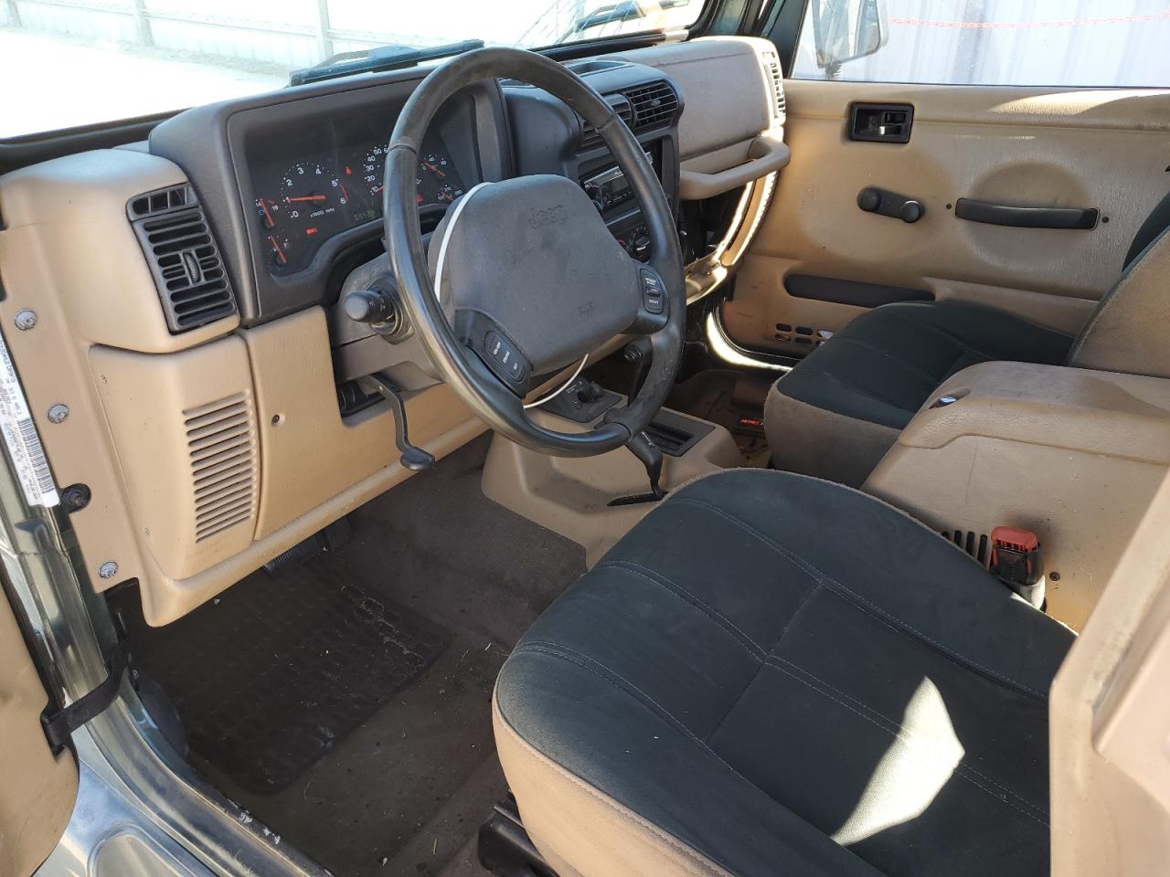 2002 Jeep Wrangler / Tj Sahara VIN: 1J4FA59S02P761365 Lot: 81899144