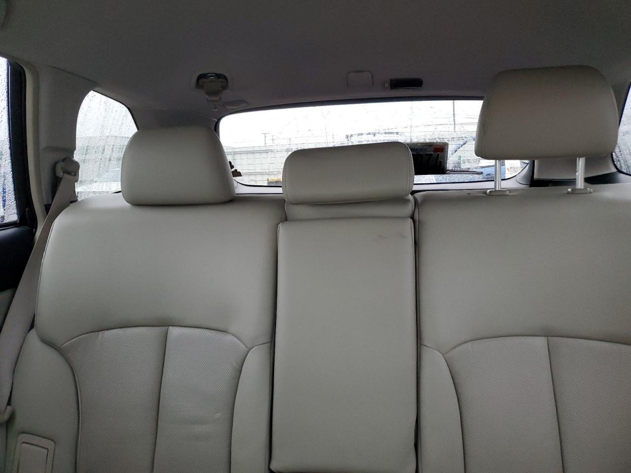 2011 Subaru Outback - Image 10