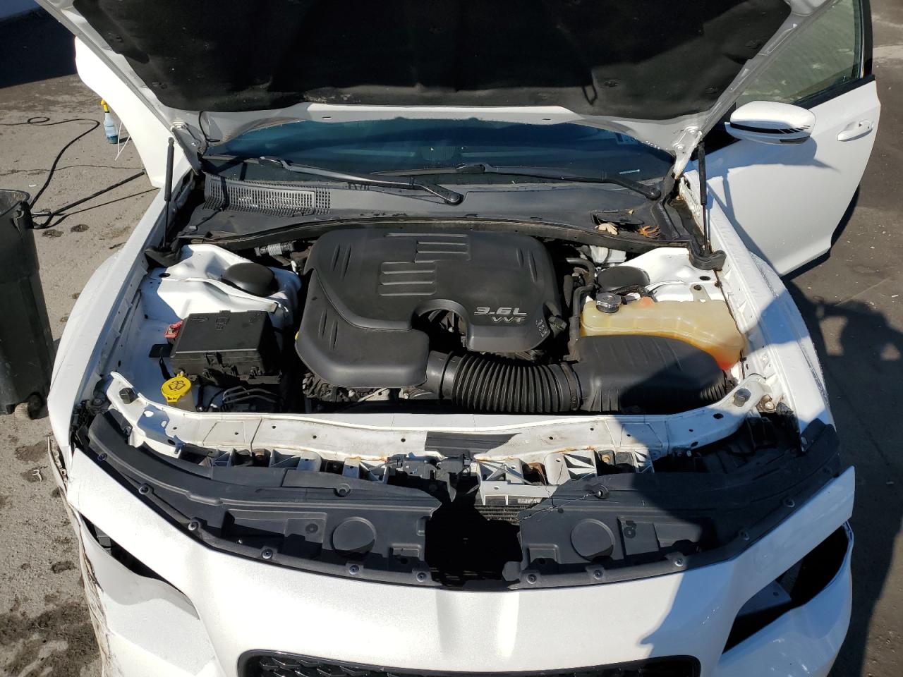 2016 Chrysler 300 - Image 11