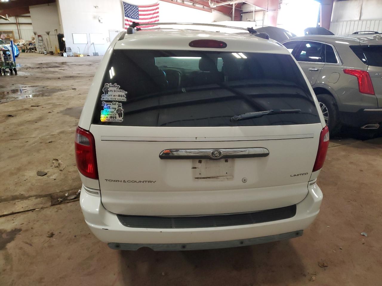 2005 Chrysler Town & Country - Image 6