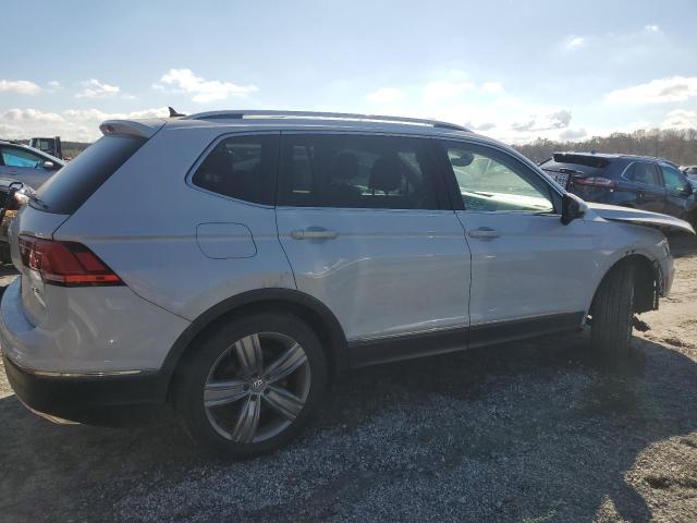  VOLKSWAGEN TIGUAN 2018 Серебристый