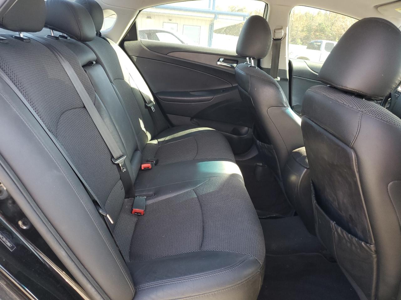 2011 Hyundai Sonata - Image 10