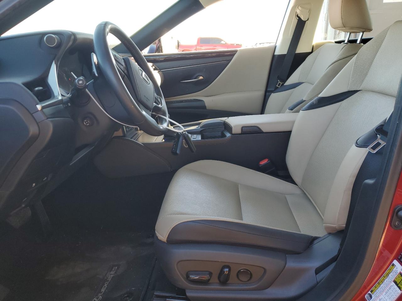 2021 Lexus ES - Image 7
