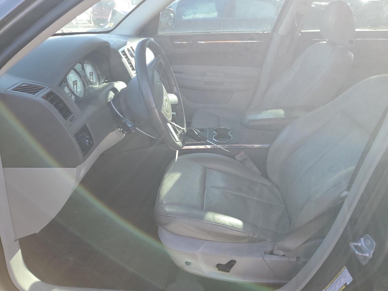 2010 Chrysler 300 - Image 7
