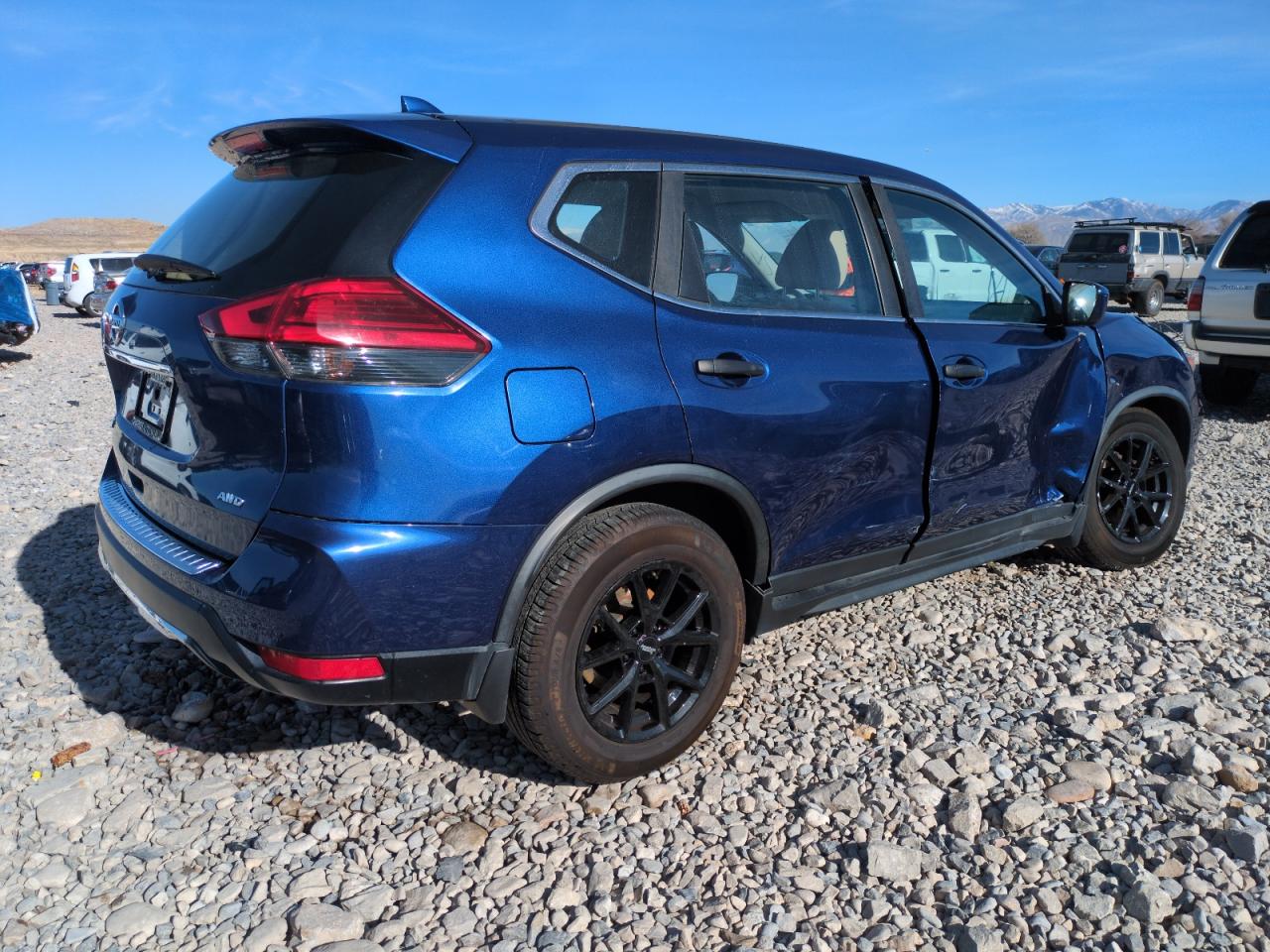 2017 Nissan Rogue - Image 3