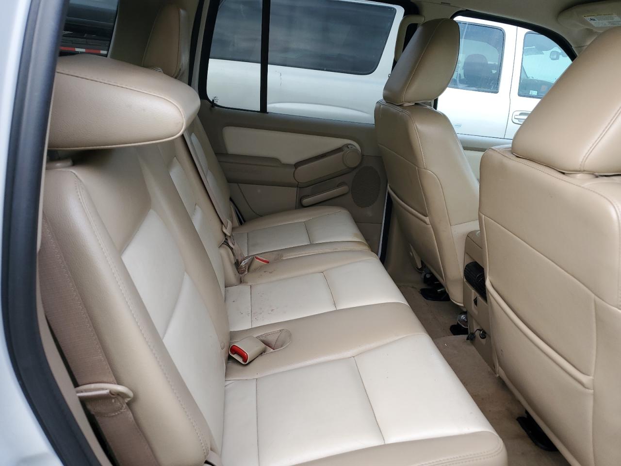 2010 Ford Explorer - Image 11