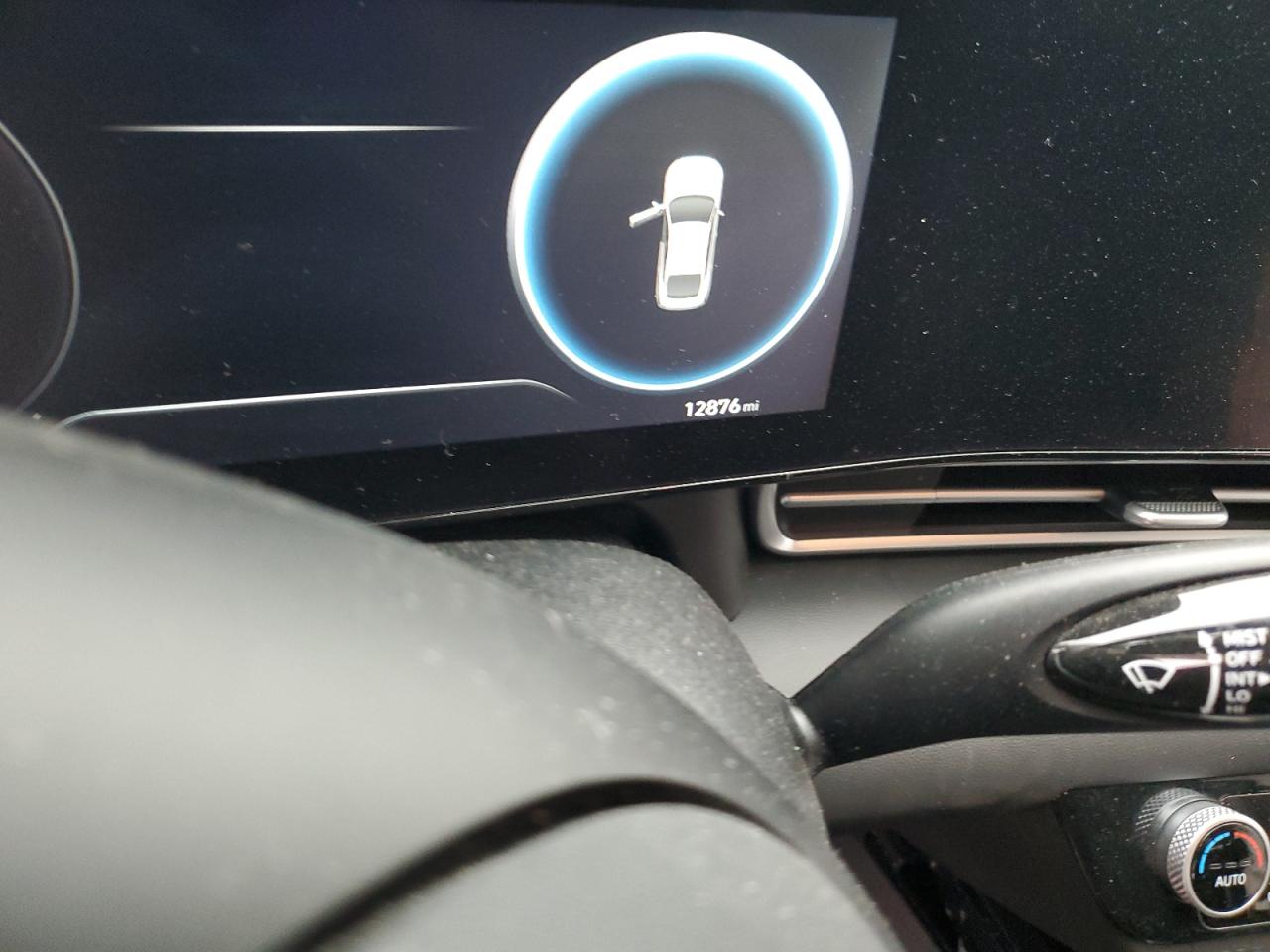 2023 Hyundai Elantra - Image 9