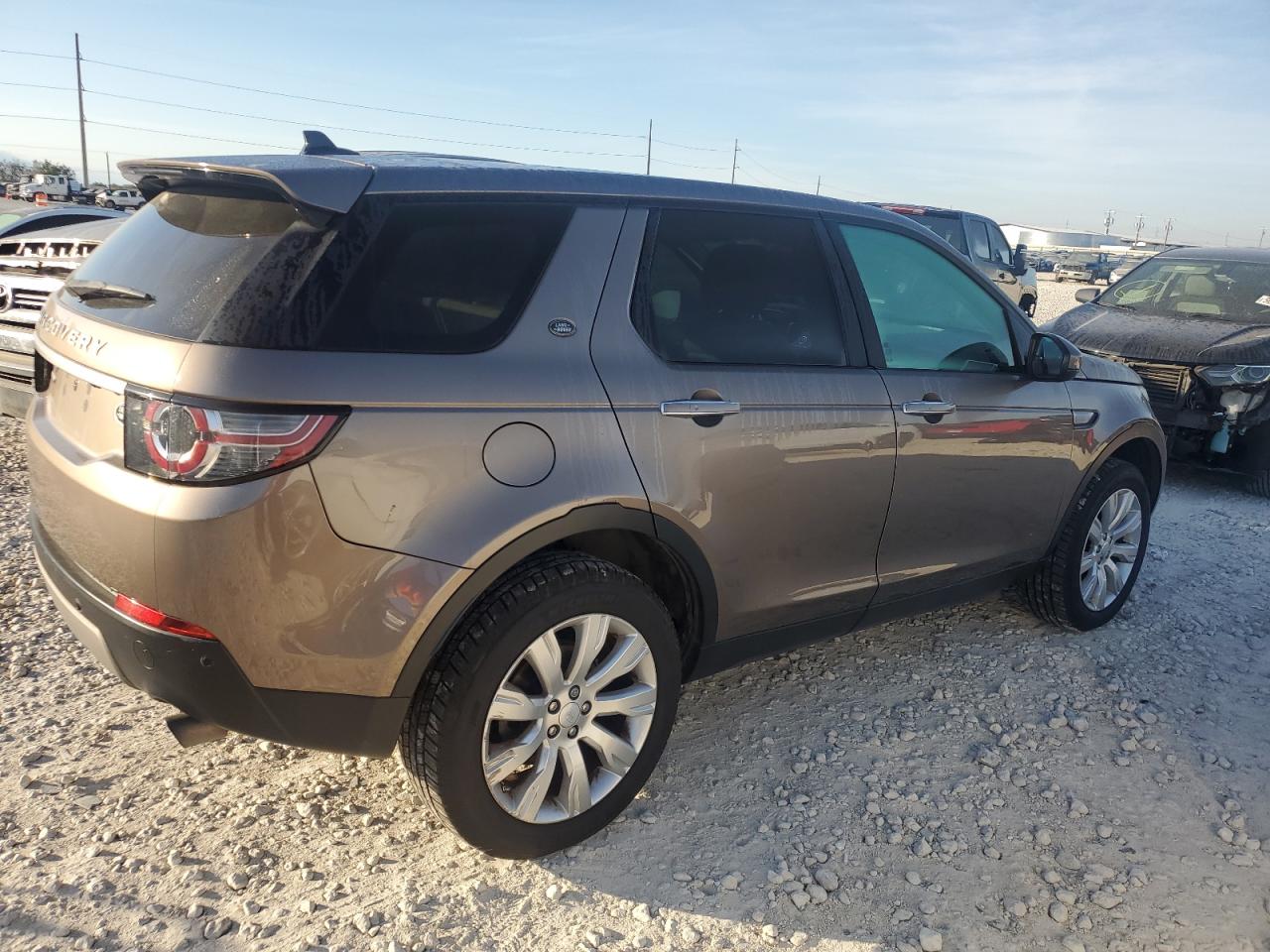 2016 Land Rover Discovery - Image 3