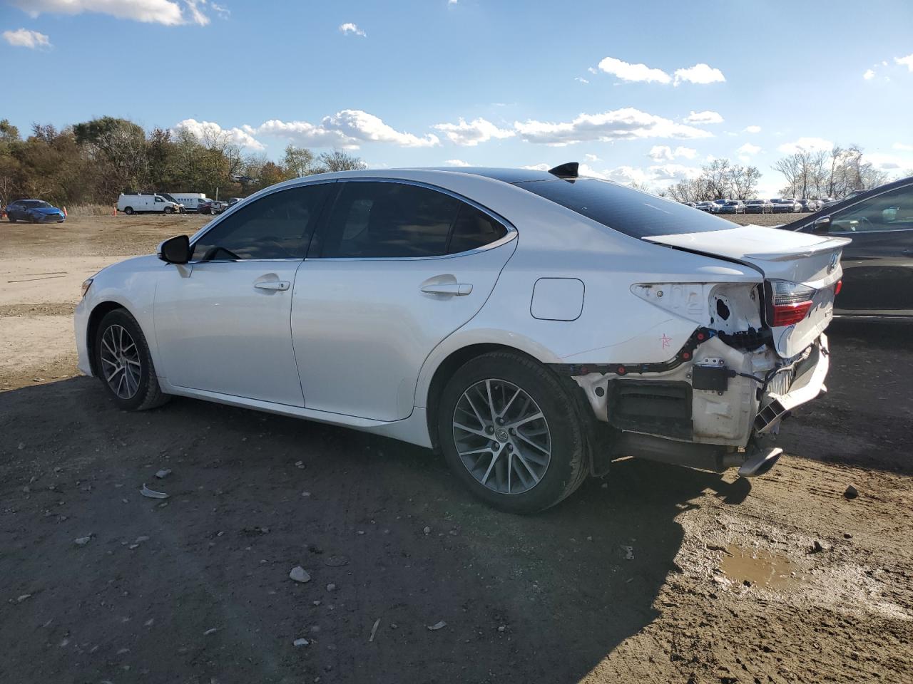 2018 Lexus ES - Image 2