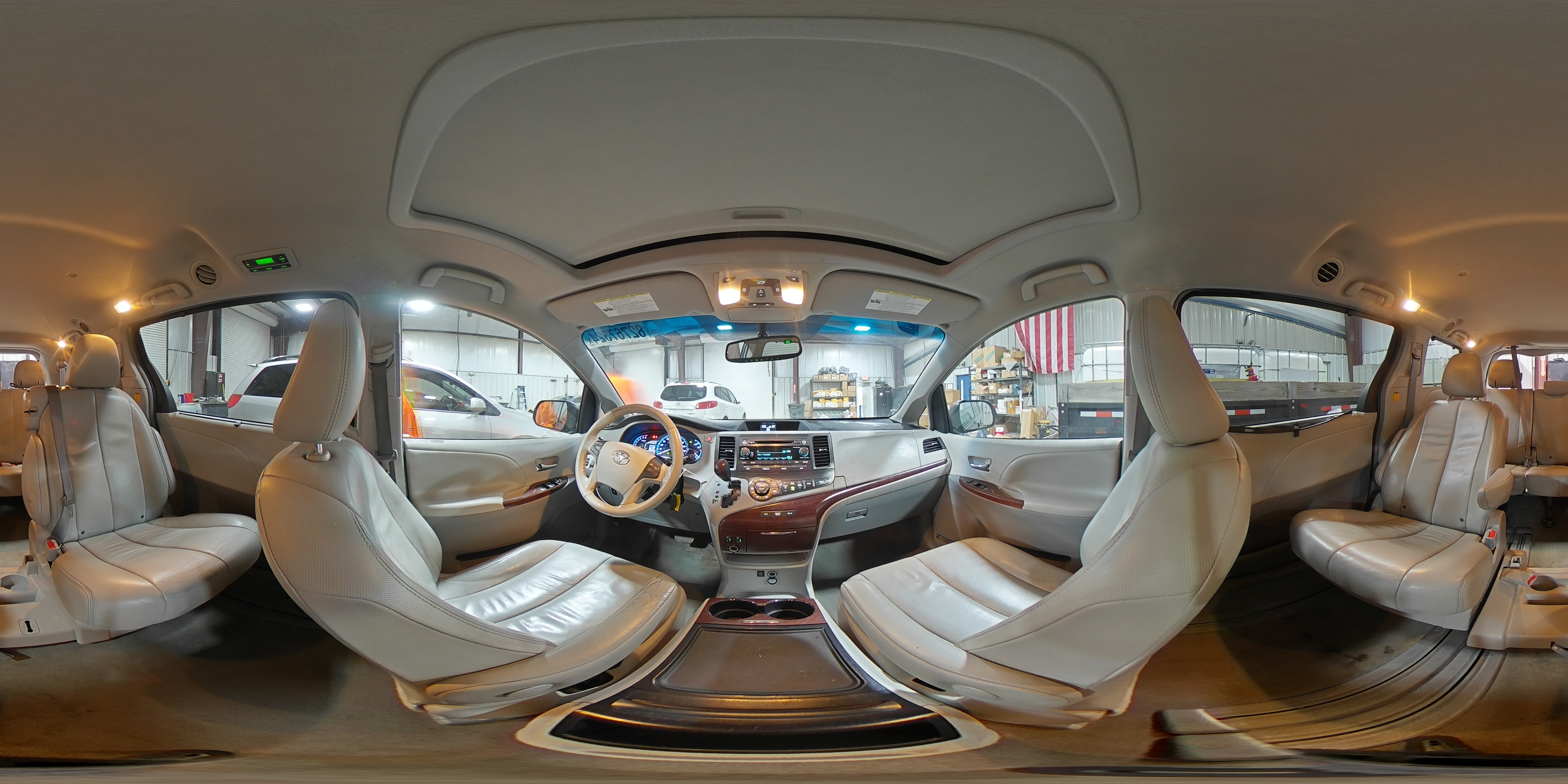 2013 Toyota Sienna - Image 14