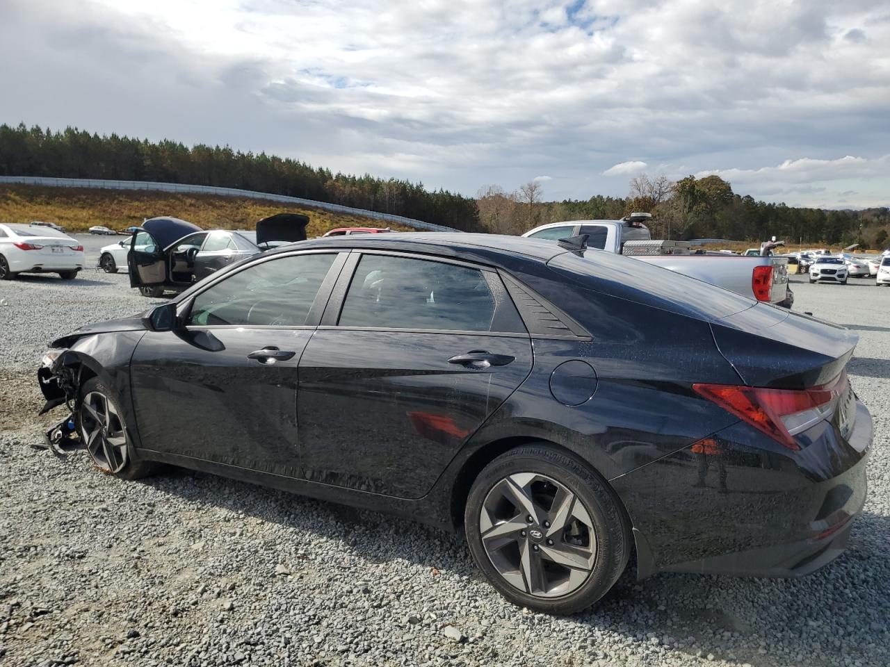 2023 Hyundai Elantra - Image 2