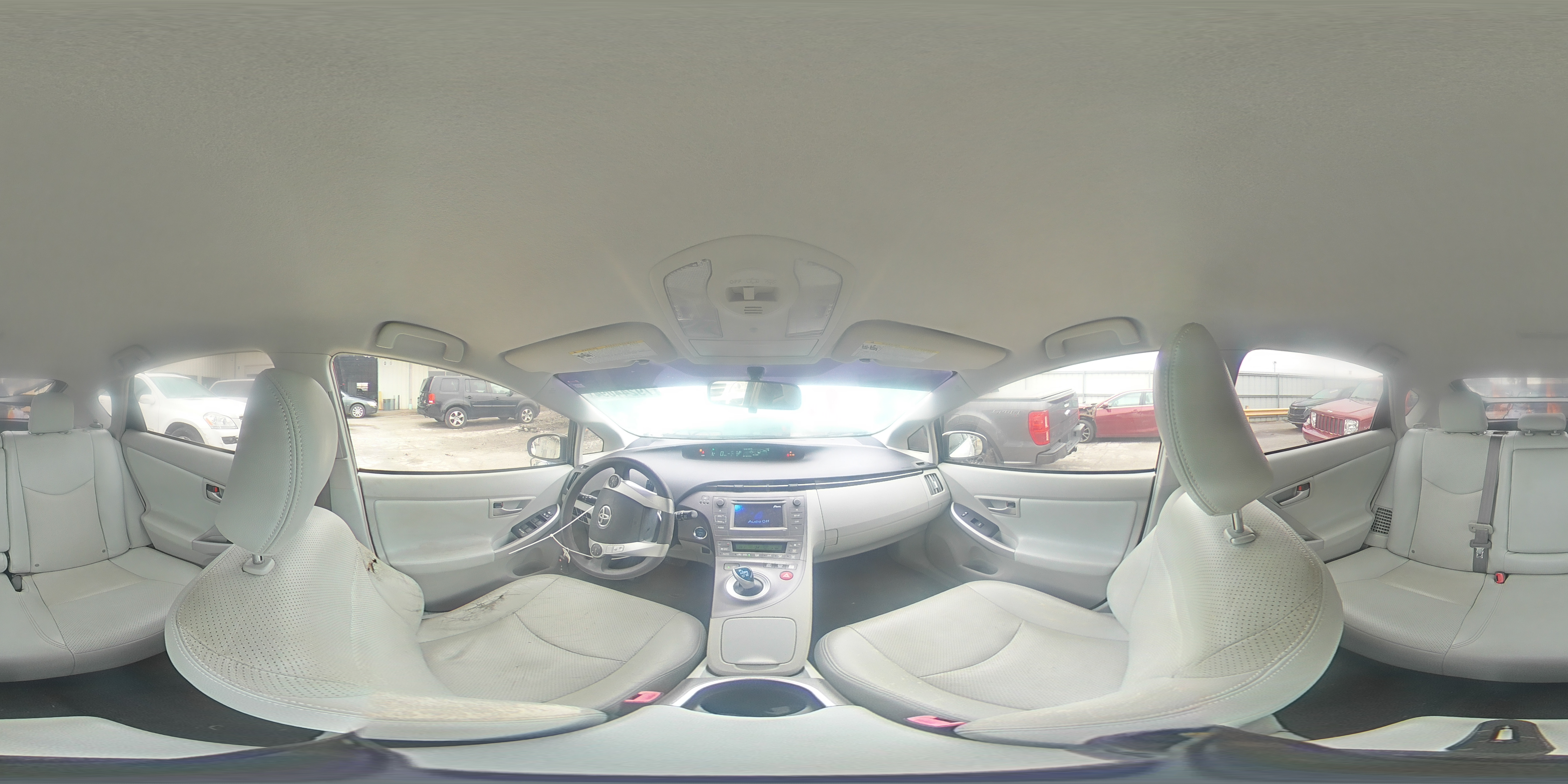 2013 Toyota Prius - Image 13